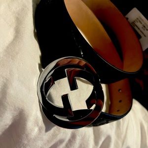 Mens like new authentic Gucci Belt . Size 95 , black w silver buckle.